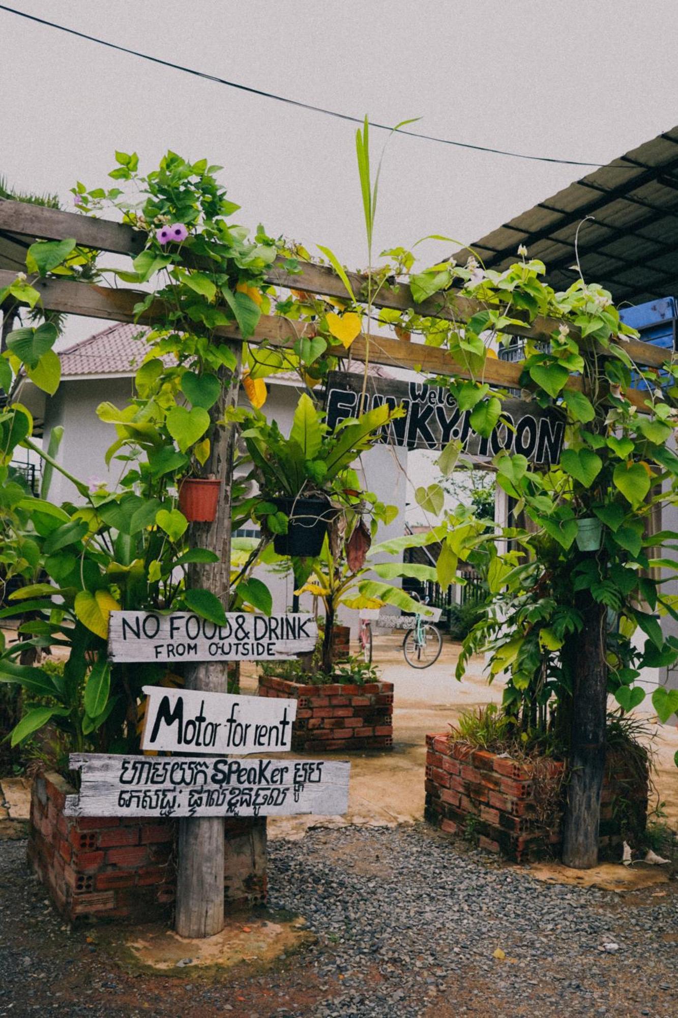 Funky Moon Kampot Hostel Eksteriør bilde