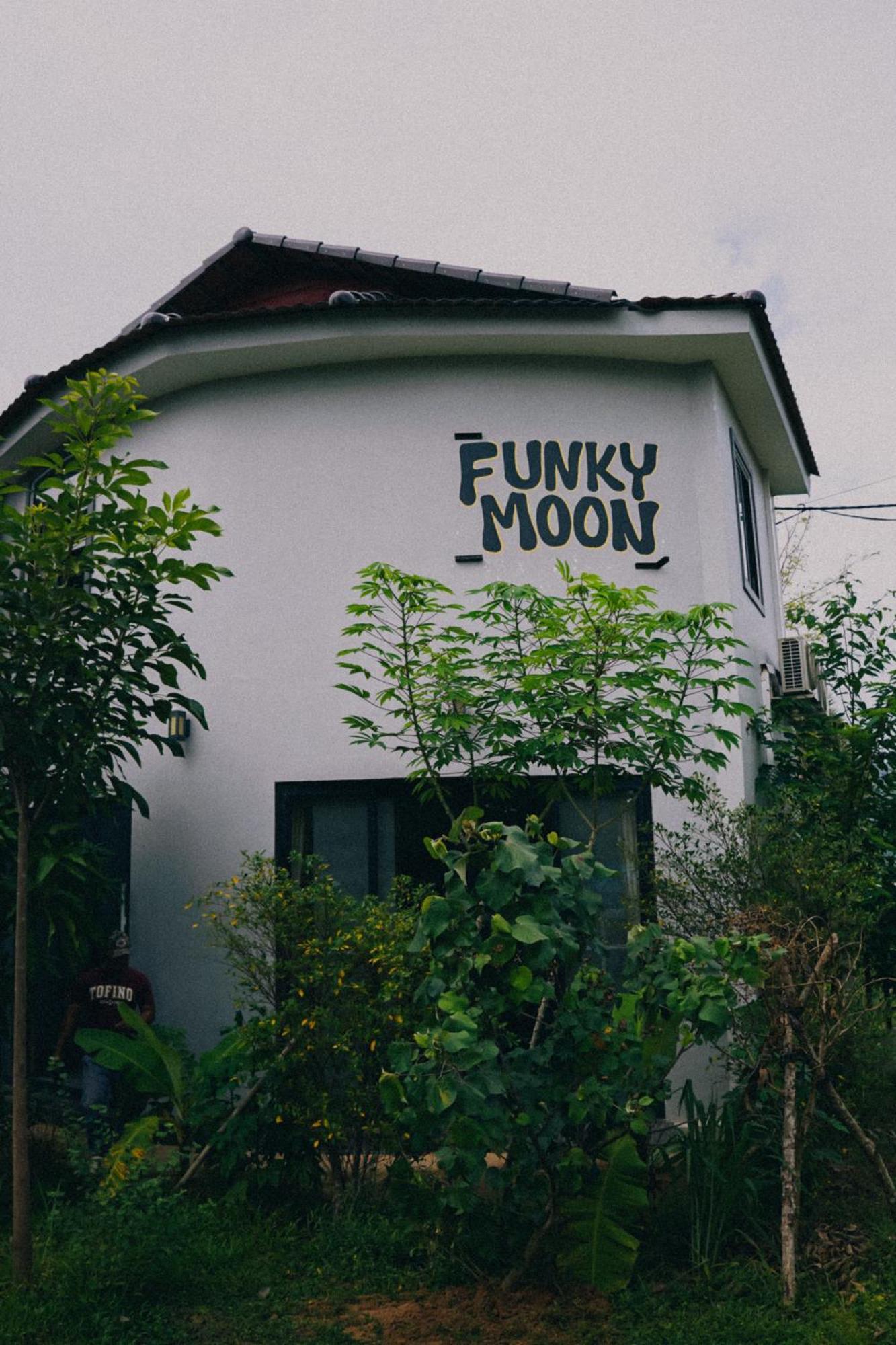 Funky Moon Kampot Hostel Eksteriør bilde
